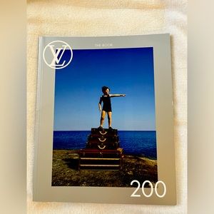 Authentic Louis Vuitton The Book/Magazine 200 Collectors piece Mint condition